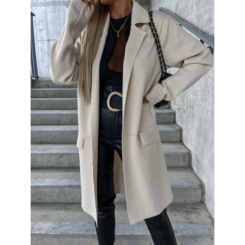 Manteau léger et ample en laine fine, idéal pour un look confortable et élégant